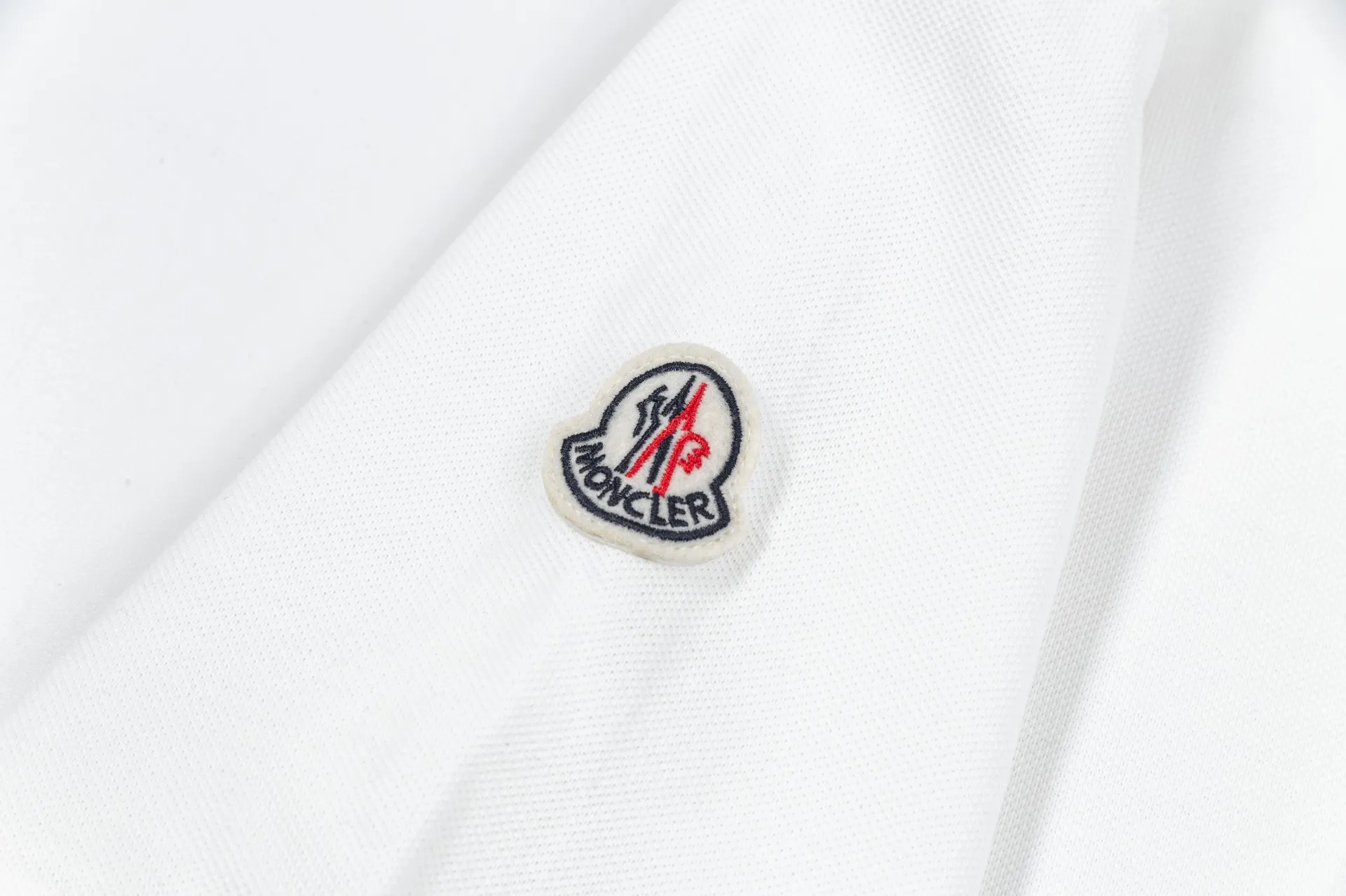： MONCLER ： ：230 ：Black White Gray Size：M-XXL Classic logo LOGO Polo ，Classic ， 。 ， ， 。